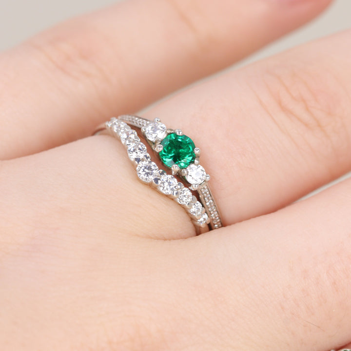 Cleo - Graduated Round Brilliant Cut Diamond Shaped Wedding Ring - Made-to-Order Wedding Rings - Made-to-Order