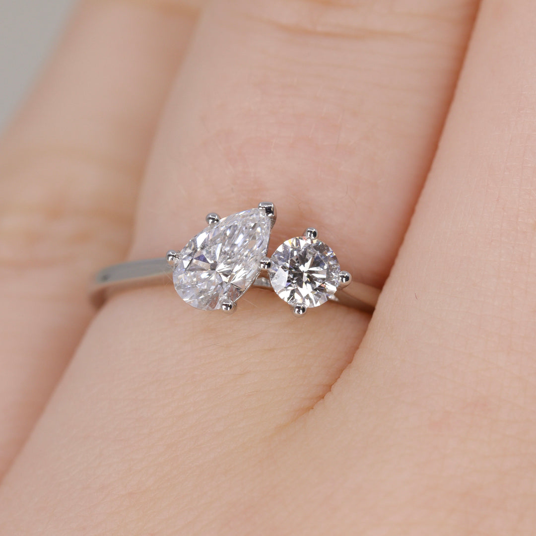Juno - Lab Grown Diamond Toi et Moi Ring - Ready-to-Wear Engagement Rings - Ready-to-Ship