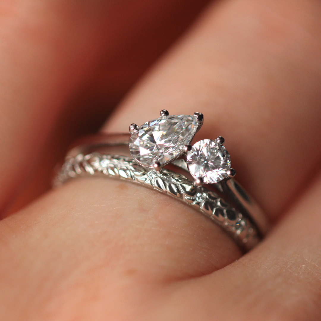 Juno - Lab Grown Diamond Toi et Moi Ring - Ready-to-Wear Engagement Rings - Ready-to-Ship