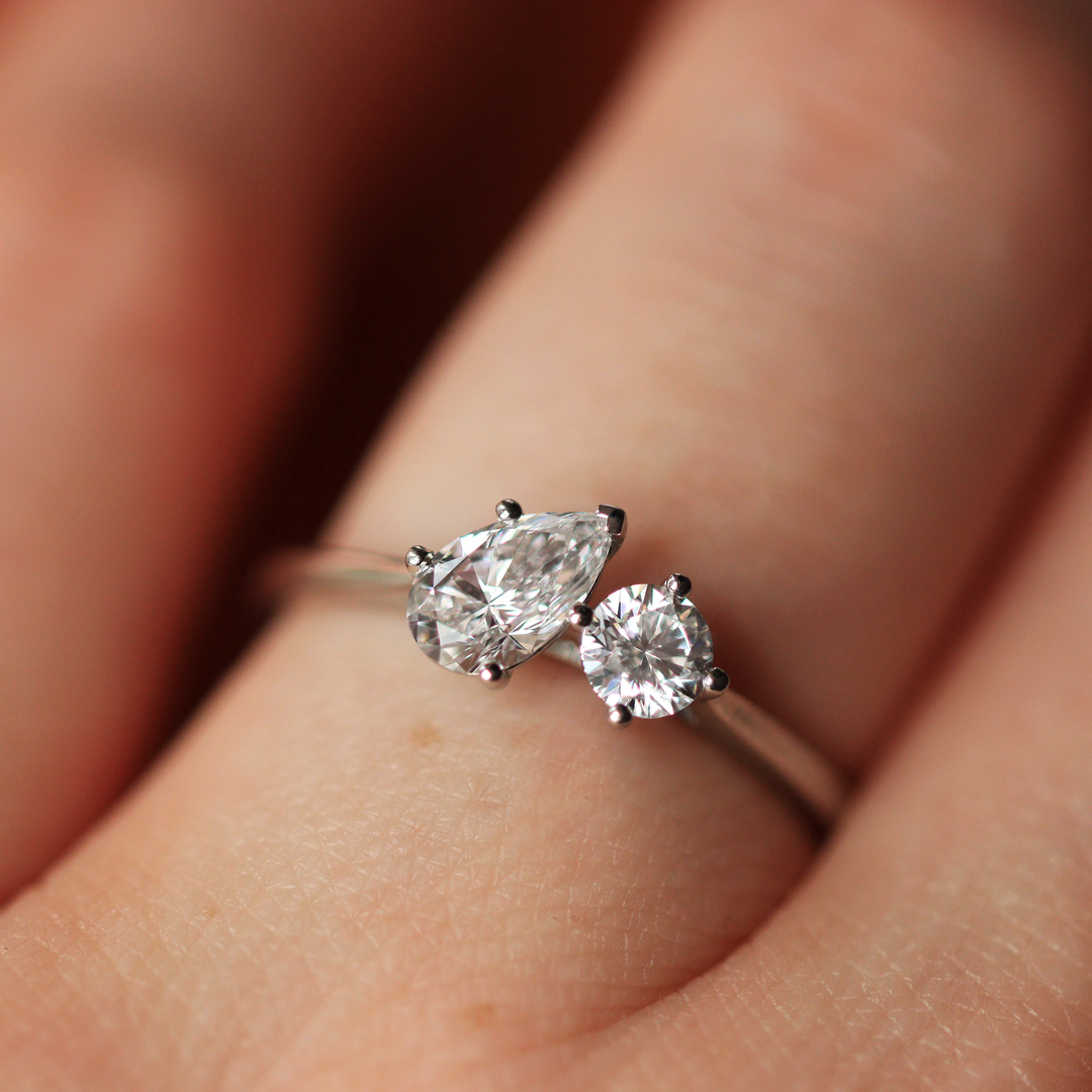 Juno - Lab Grown Diamond Toi et Moi Ring - Ready-to-Wear Engagement Rings - Ready-to-Ship