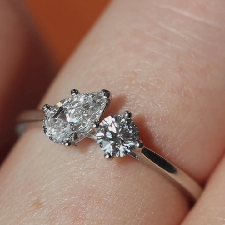 Juno - Lab Grown Diamond Toi et Moi Ring - Ready-to-Wear Engagement Rings - Ready-to-Ship
