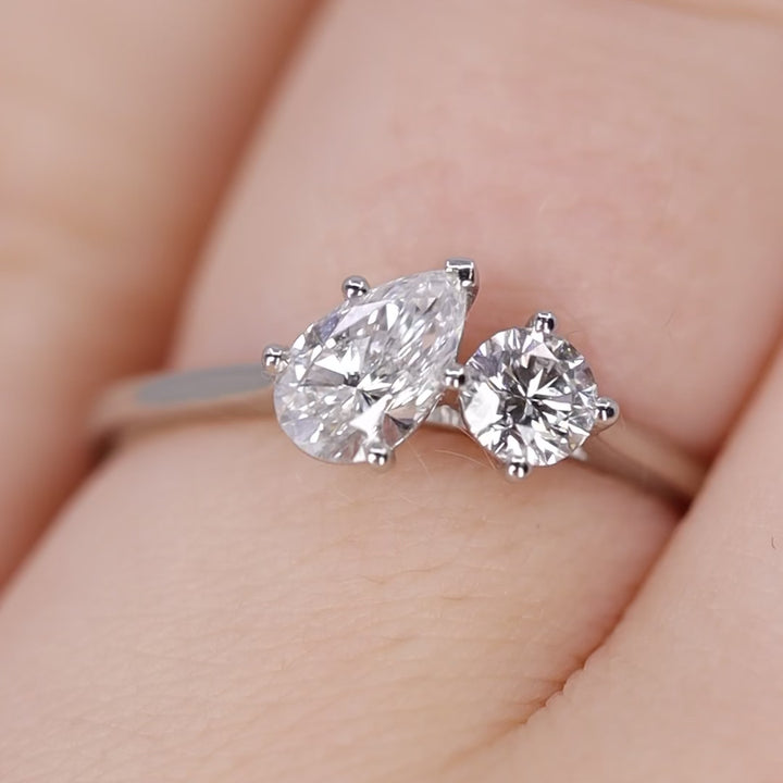 Juno - Lab Grown Diamond Toi et Moi Ring - Ready-to-Wear Engagement Rings - Ready-to-Ship