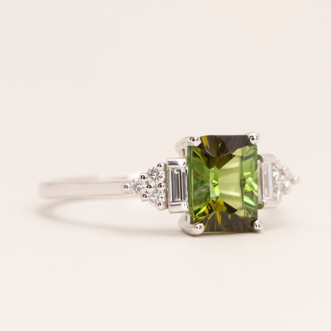 Arden - Pre-Owned - Optix Green Tourmaline Art Deco White Gold Engagement Ring - Ready-to-Wear