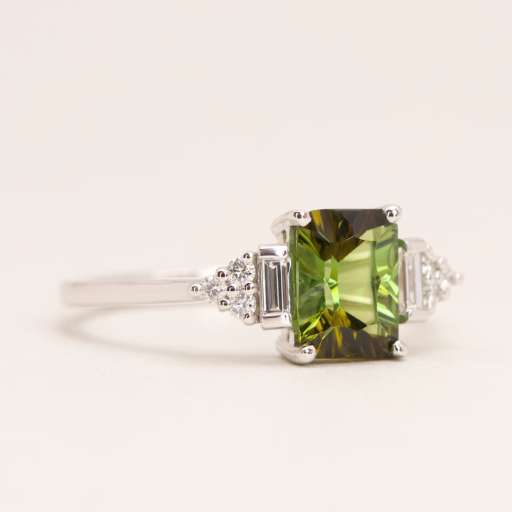 Arden - Pre-Owned - Optix Green Tourmaline Art Deco White Gold Engagement Ring - Ready-to-Wear