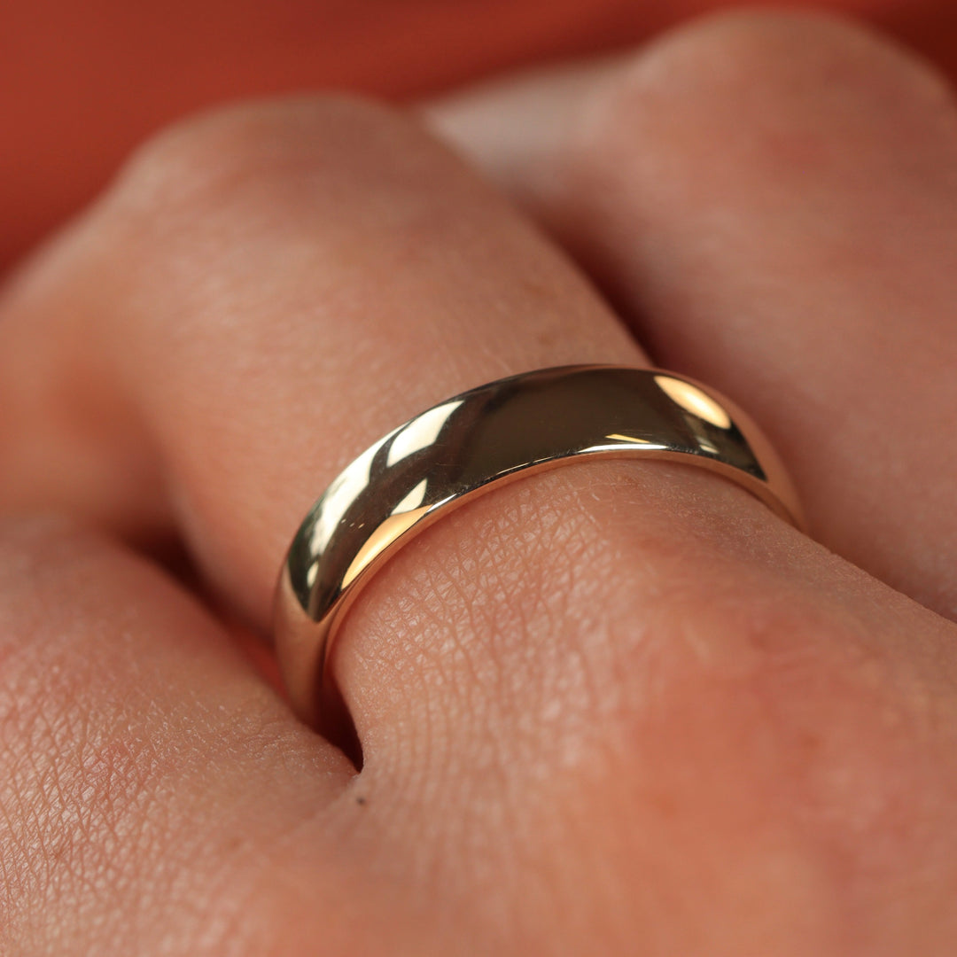 Gold unisex court shape wedding ring