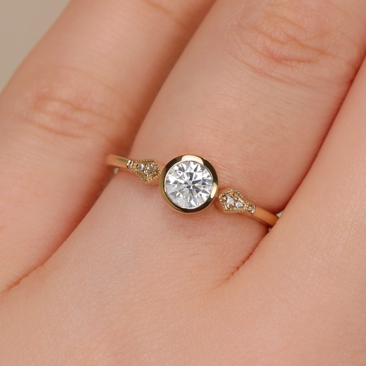 Art deco engagement ring with white diamond