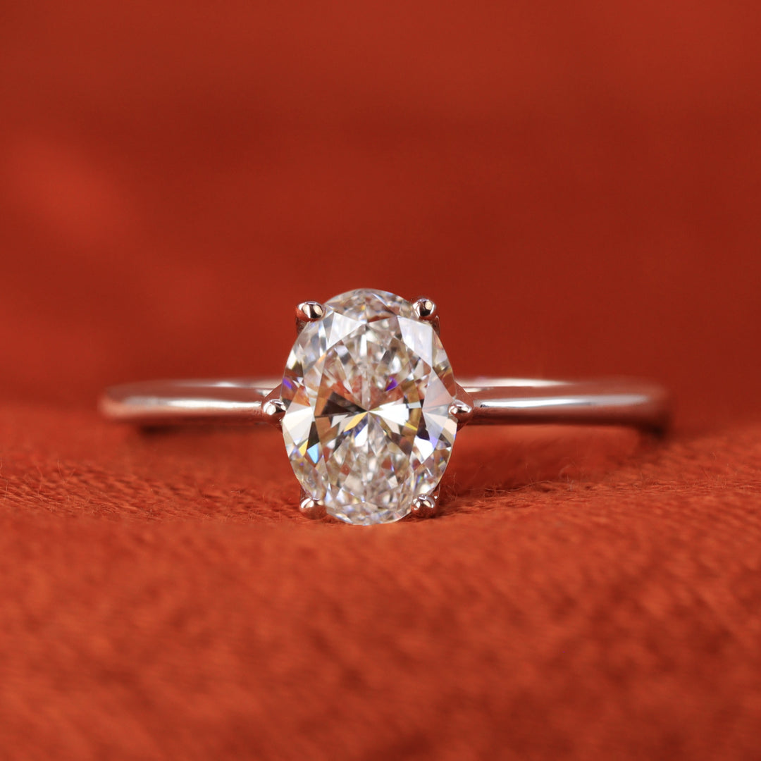 Solitaire engagement ring with lab grown diamond