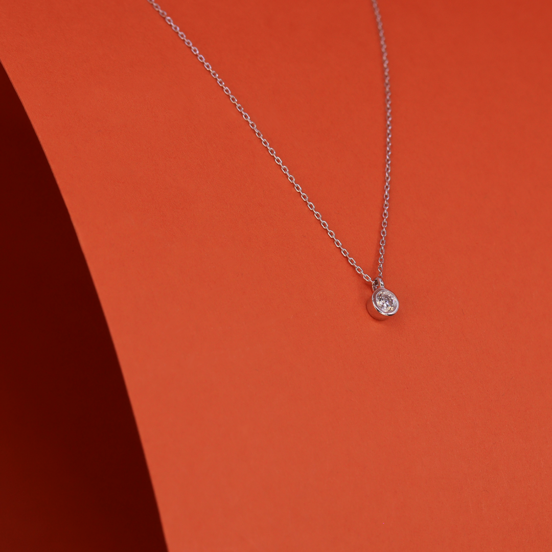 Single white diamond pendant necklace