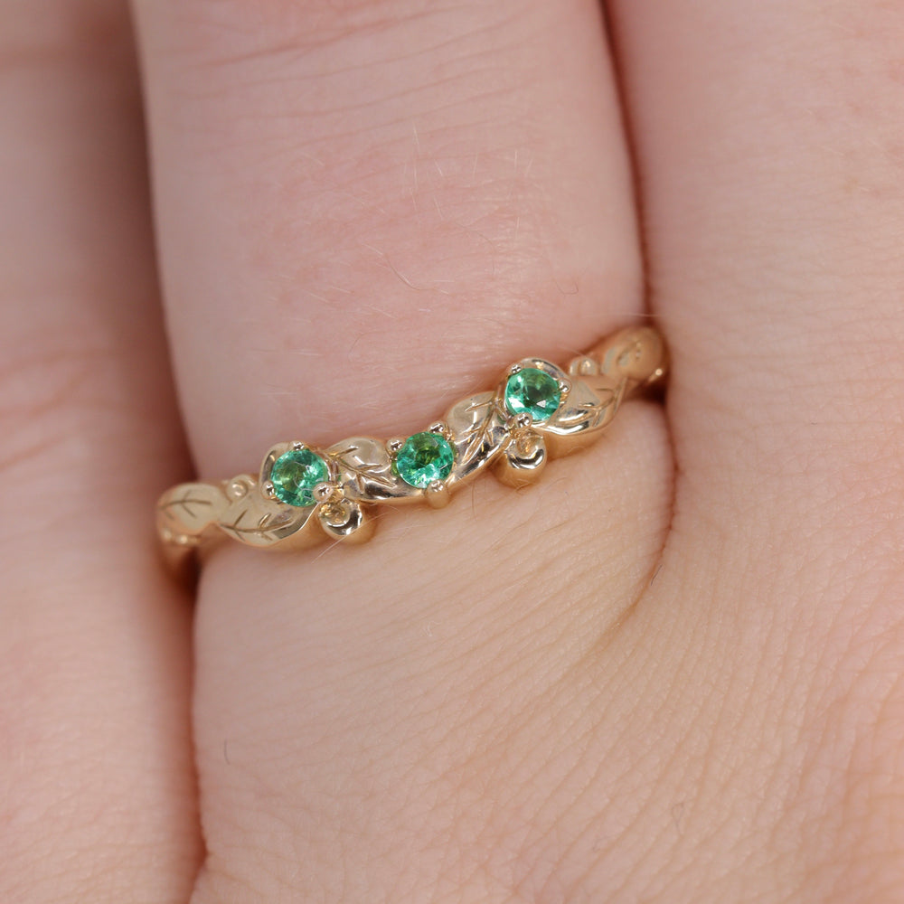 Willow - Leaf/Vine Detail Shaped Emerald Set Wedding Ring - Ready-To-Wear Wedding Rings - Ready-to-Ship