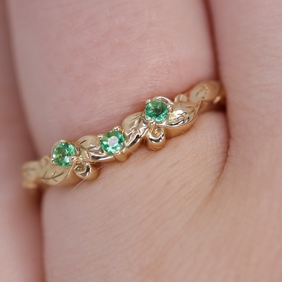 Willow - Leaf/Vine Detail Shaped Emerald Set Wedding Ring - Ready-To-Wear