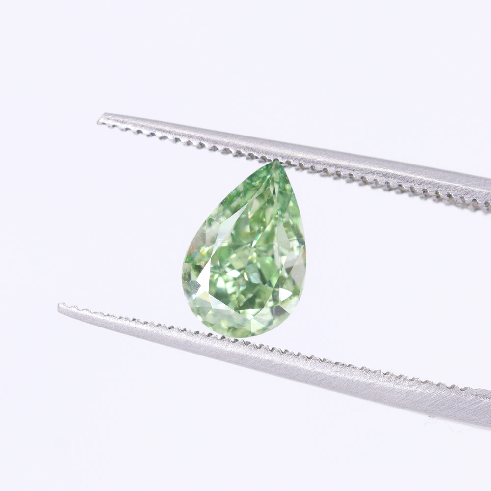 Pear cut green diamond for engagement rings